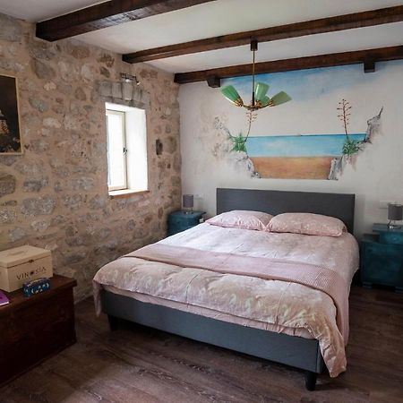 Guesthouse NINA Kaštel Novi Eksteriør billede