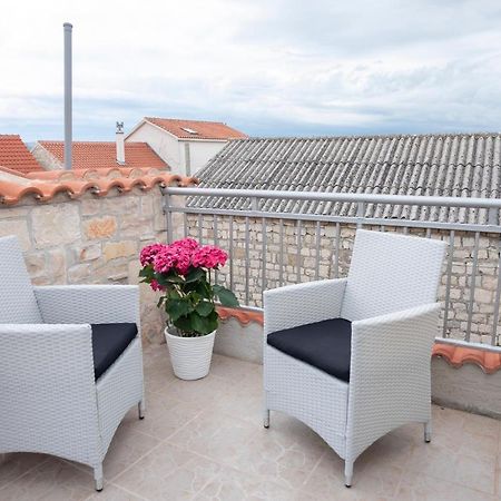 Guesthouse NINA Kaštel Novi Eksteriør billede