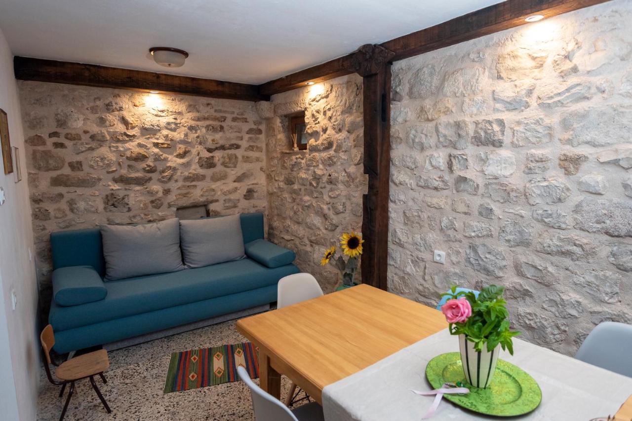 Guesthouse NINA Kaštel Novi Eksteriør billede