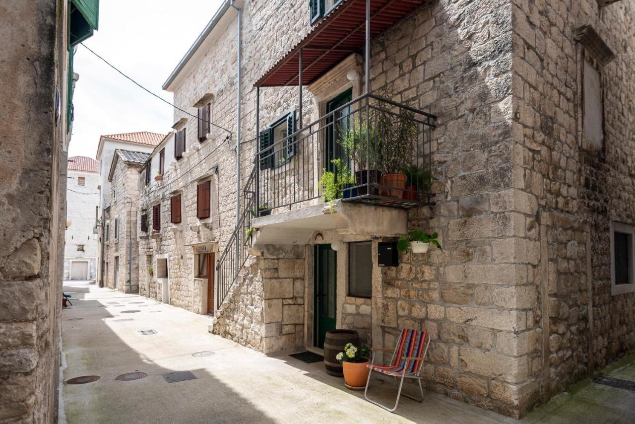 Guesthouse NINA Kaštel Novi Eksteriør billede