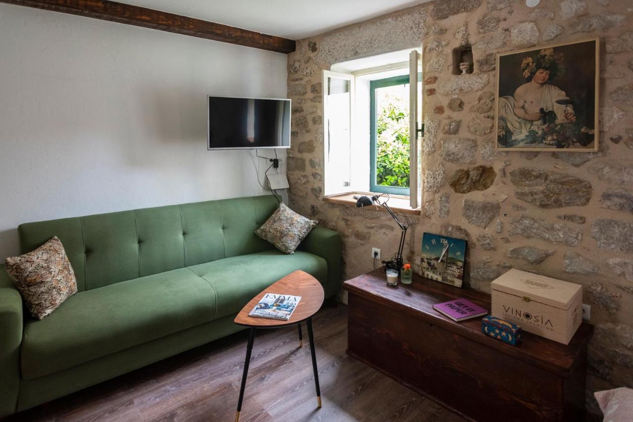 Guesthouse NINA Kaštel Novi Eksteriør billede