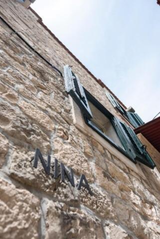 Guesthouse NINA Kaštel Novi Eksteriør billede