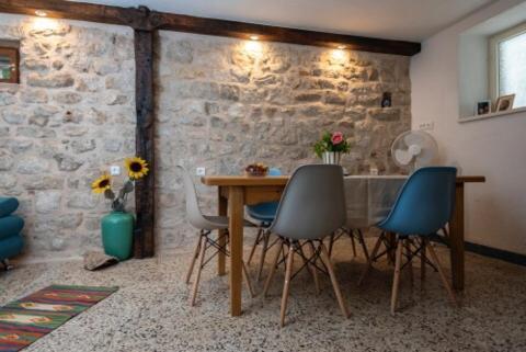 Guesthouse NINA Kaštel Novi Eksteriør billede