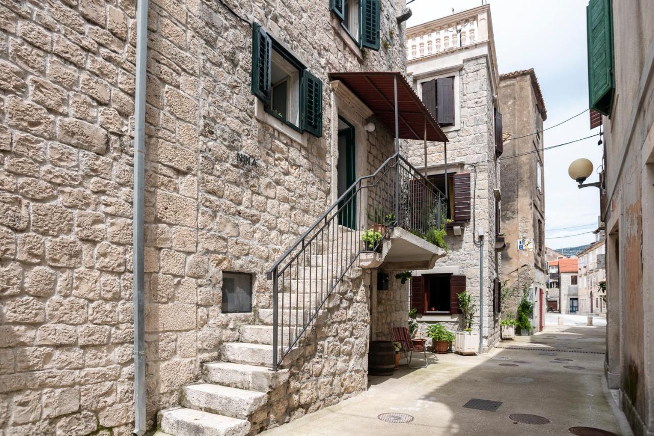 Guesthouse NINA Kaštel Novi Eksteriør billede