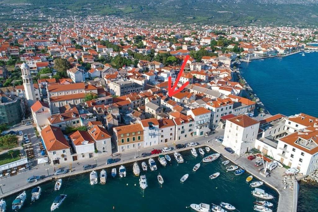 Guesthouse NINA Kaštel Novi Eksteriør billede